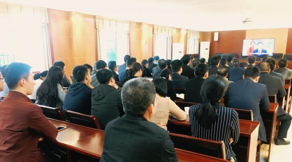 市纪委机关集中观看十九届中共中央政治局常委见面�? 